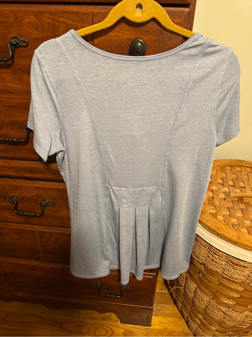 AnyBody Light Blue Short Sleeve Pleat-Back Top
